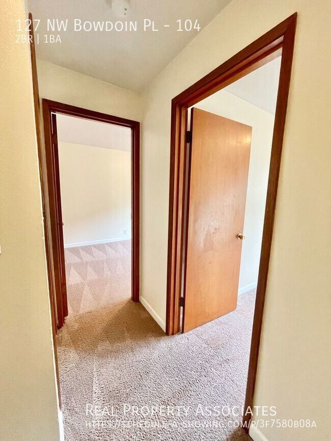 Building Photo - 127 NW Bowdoin Pl