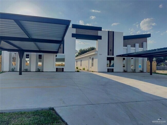 Building Photo - 705 N Emerald Ave