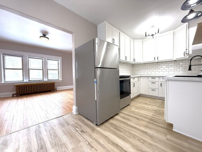 Building Photo - 1532 S 64th St