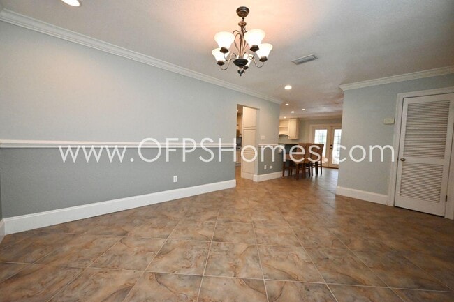 Building Photo - 78 Country Club Dr E
