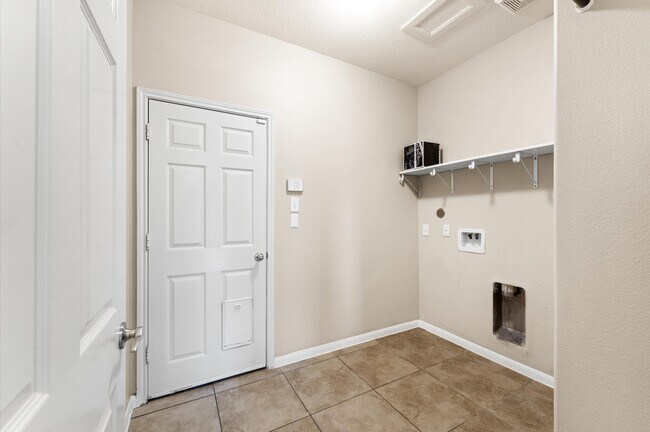 Building Photo - 406 Oak Stream Dr