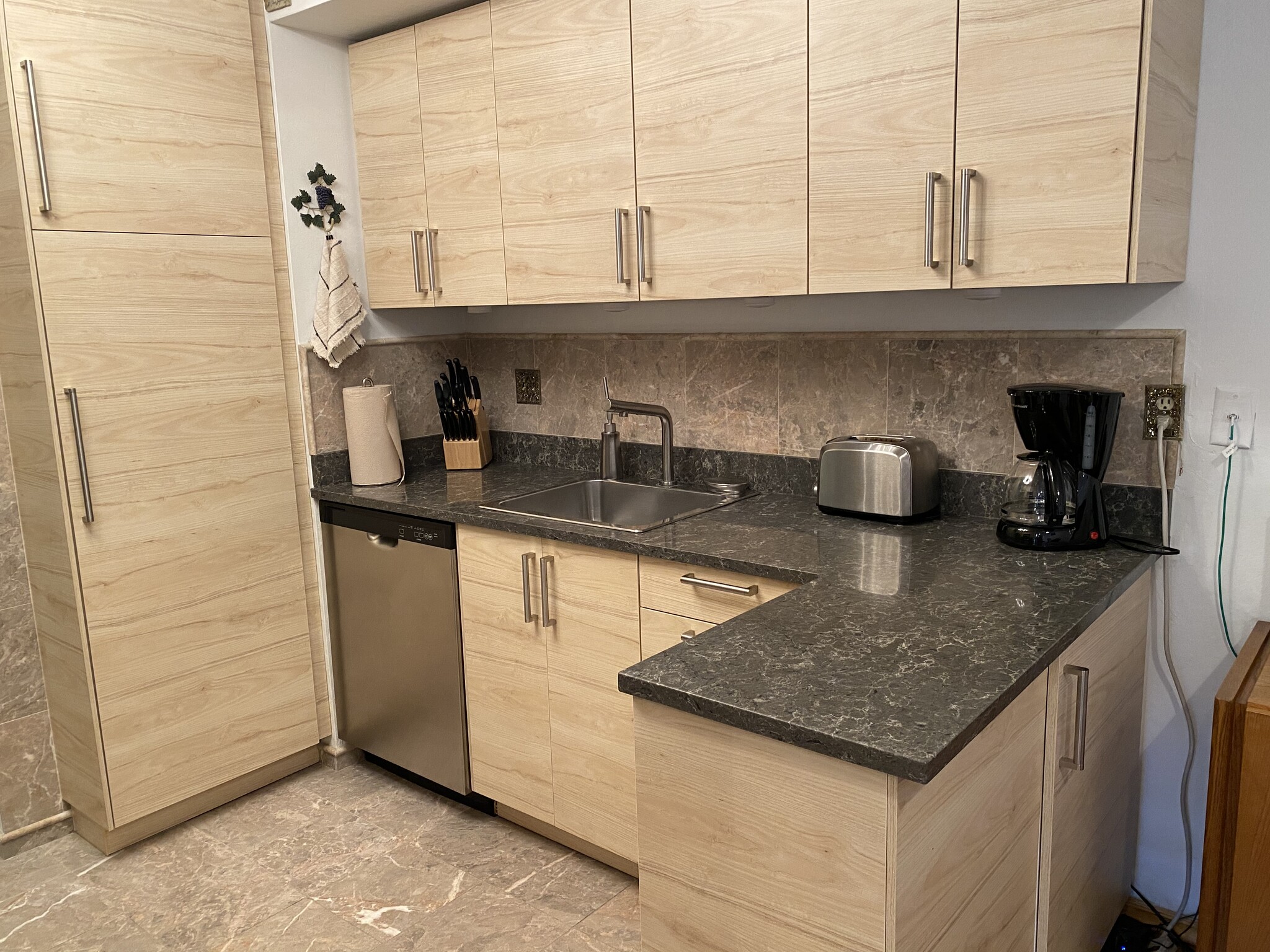 Marble countertops - 1720 Halford Ave