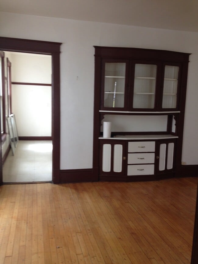 Building Photo - 3167-69 N. Holton St.