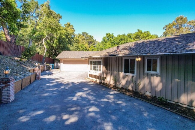 Building Photo - 25 Warmwood Way