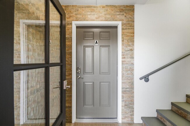 Building Photo - 2113 W Madison Ave