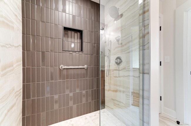 Building Photo - 557 S Grant Ave