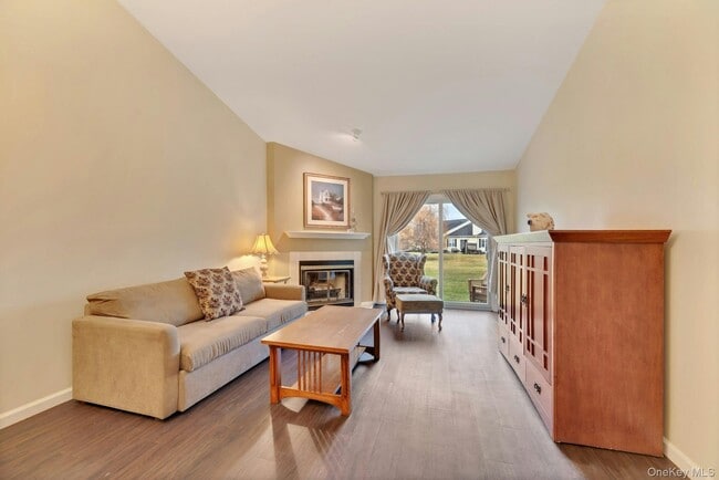 Building Photo - 2555 Youngs Ave