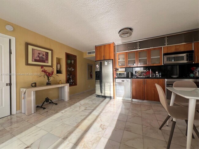 Building Photo - 1865 S Ocean Dr