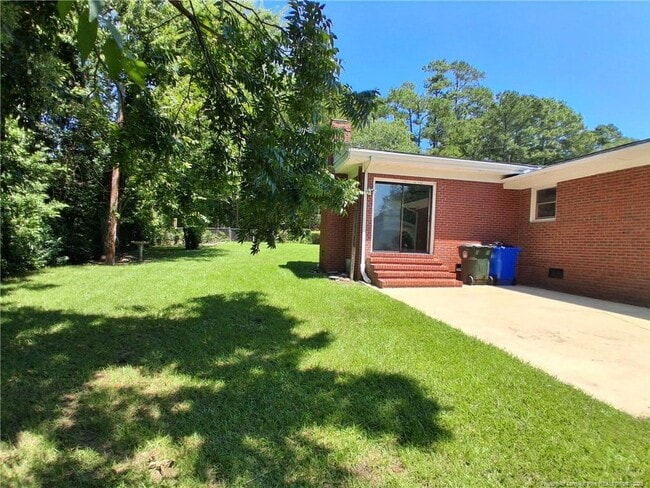 Building Photo - 1086 Essex Pl