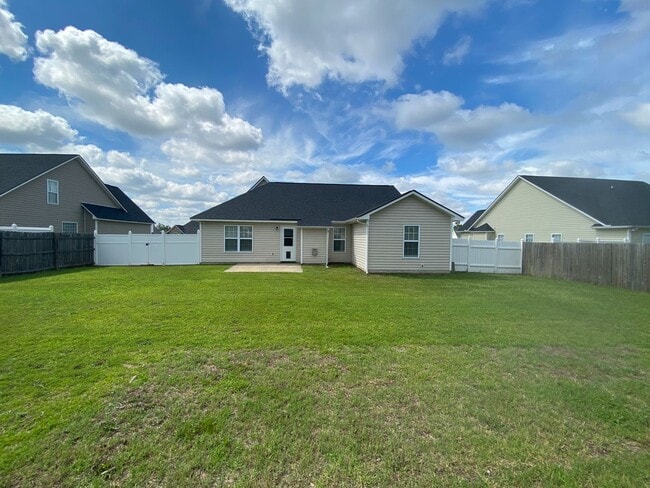 Building Photo - Great Home!  Great Location