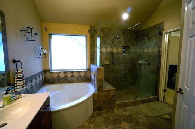 Building Photo - 3224 Burks Ln