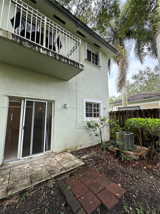 Building Photo - 2731 NE 3rd Dr