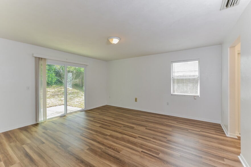 Building Photo - 1819 E Glancy Dr