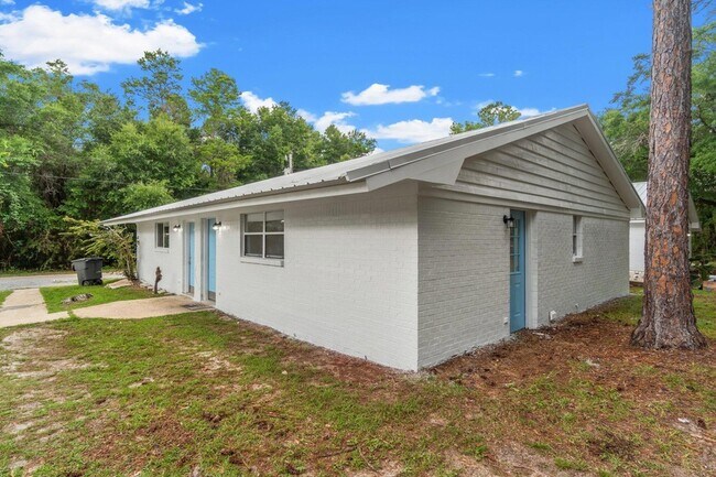 Building Photo - 248 Four Mile Rd