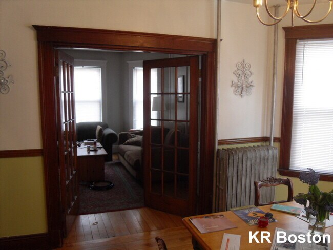 Building Photo - 37 Brook St