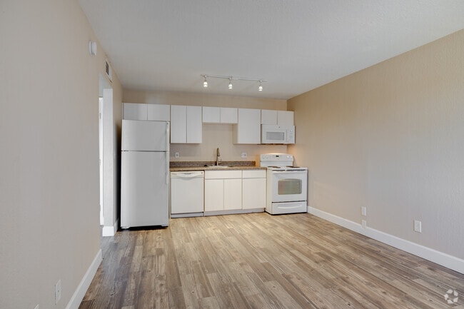 1BR, 1BA - 500SF - The Oaks