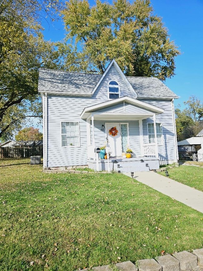 Building Photo - 106 E Madison St