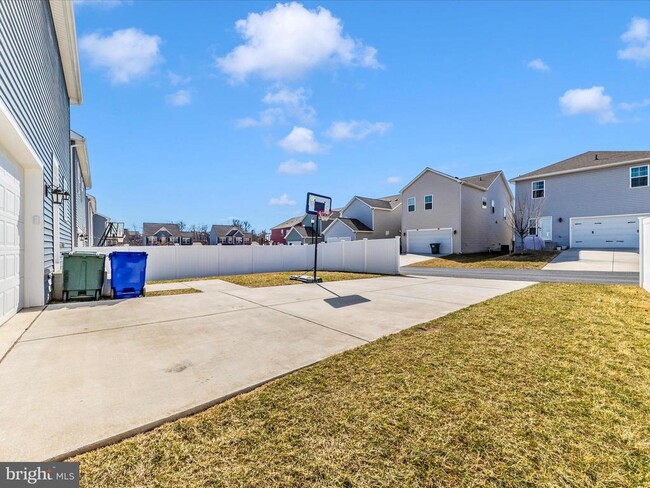 Building Photo - 1807 Fairway Ln