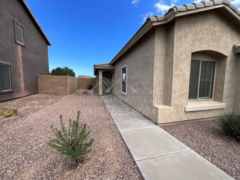 Building Photo - 25654 W Satellite Ln