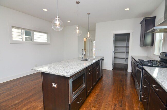 Building Photo - Stunner in East