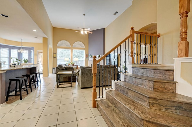 Building Photo - 5517 Crimson Oaks Dr