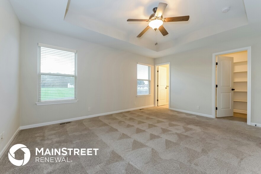 Building Photo - 400 Golfview Dr
