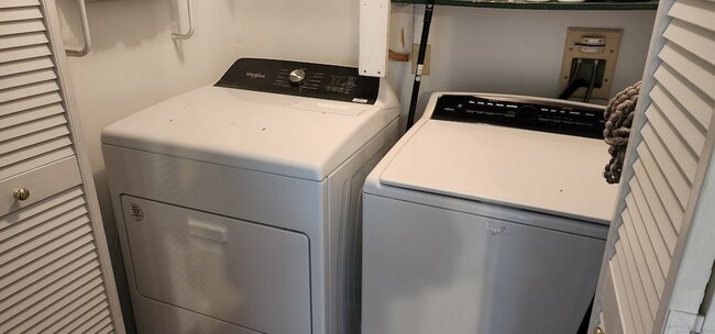 Building Photo - 260 Scott Rd