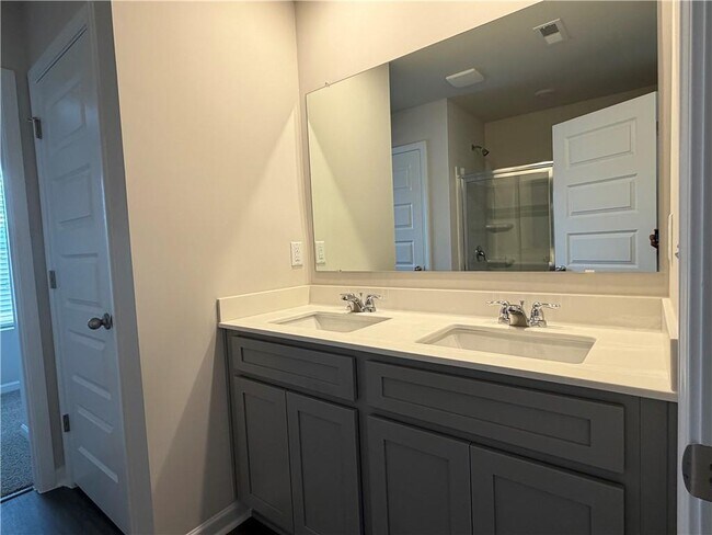 Building Photo - 79 Holland Cv