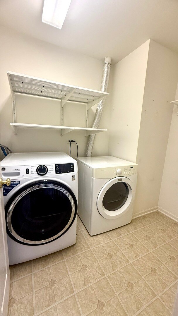 Building Photo - 696 S Jade Ln