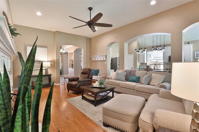 Building Photo - 8414 Green Valley Dr