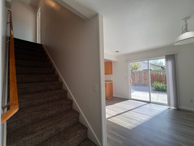 Building Photo - 665 Starlite Dr