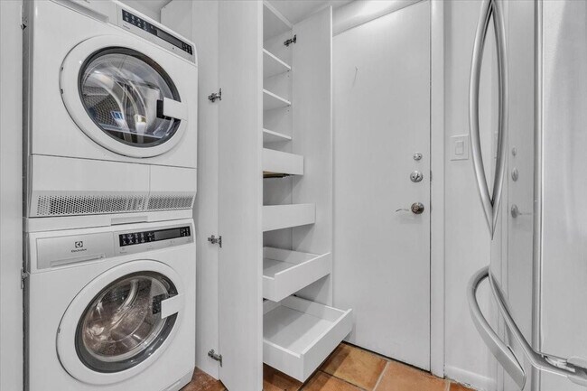 Building Photo - 6000 N Ocean Blvd