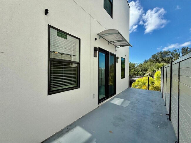 Building Photo - 4910 W McElroy Ave