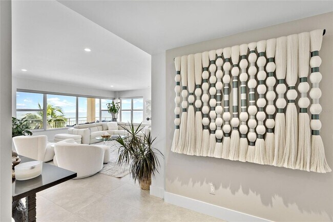 Building Photo - 601 Longboat Club Rd