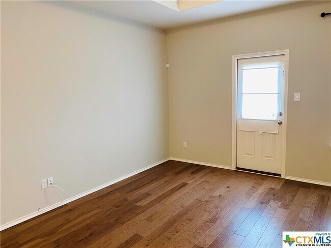 Building Photo - 180 Martha Dr