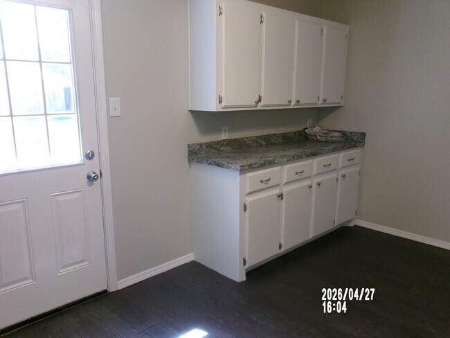 Building Photo - 106 N Elk Dr
