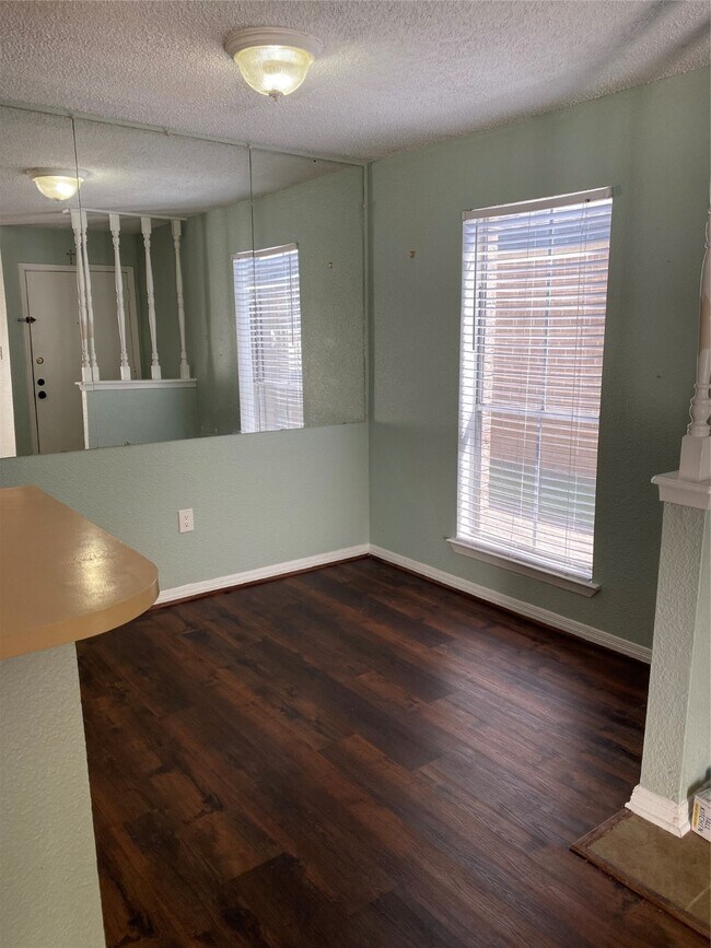 Building Photo - 250 El Dorado Blvd