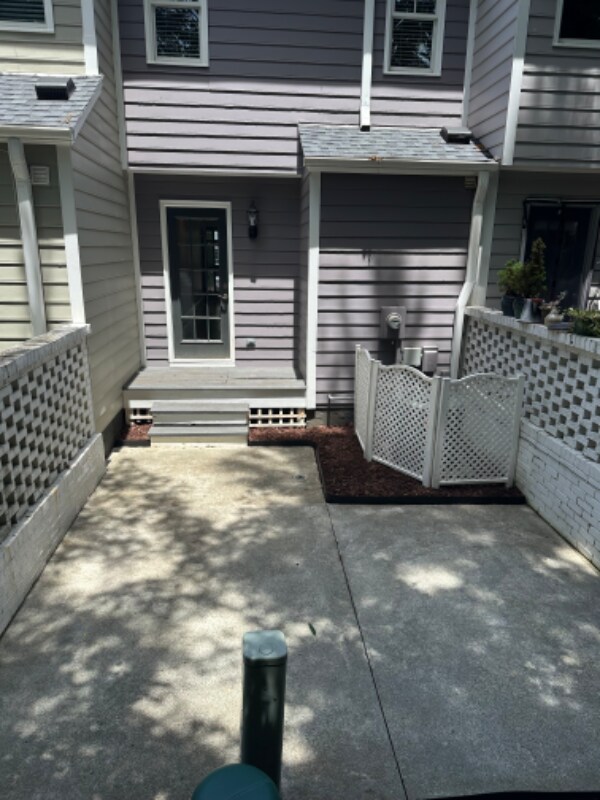 Building Photo - 2528 Noble Rd