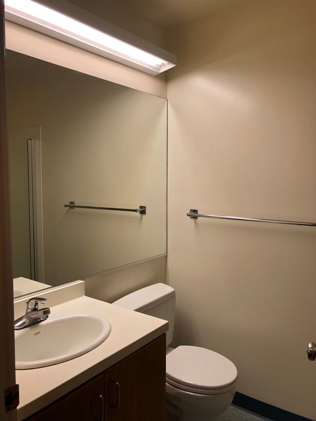 Building Photo - COMING SOON-Spacious 5bdr/3bath units available for a lease ending May 30. Building is located at...