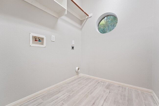 Building Photo - 7039 Fountain Lilly Dr