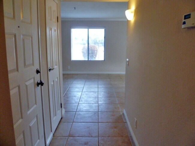 Building Photo - Palm Lake Villas Condo #130
