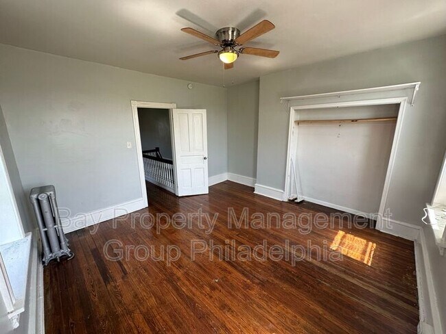 Building Photo - 435 E Walnut Ln
