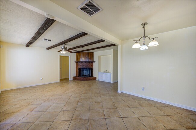 Building Photo - 6227 S Pinesap Dr