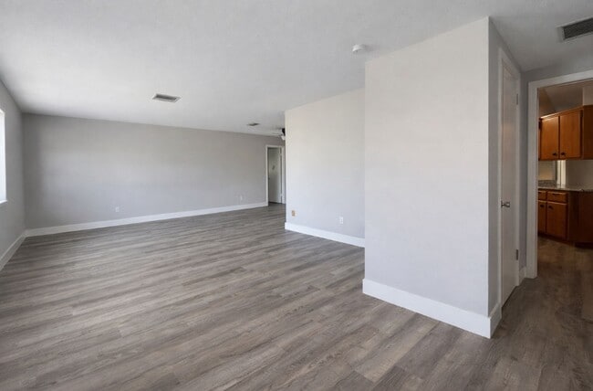 Building Photo - Newly Renovated 3 Bed / 2 Bath Single-Family Home with 2-Car Garage