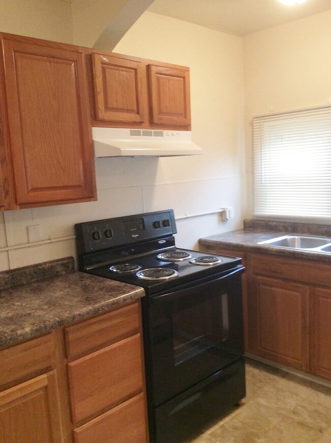 Building Photo - 301 S 10th St