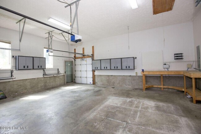 Building Photo - 1205 Greenbriar Dr