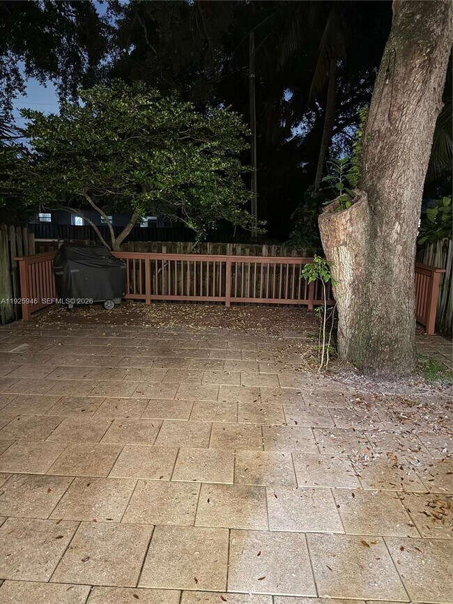 Building Photo - 2927 SW 18th Terrace