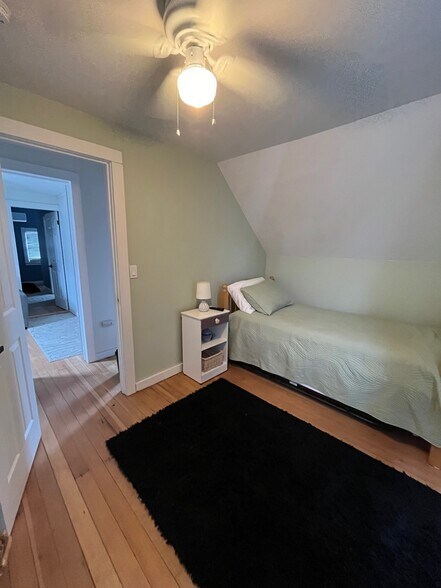 2nd bedroom twin bed with trundle twin underneath - 17 S Pine St