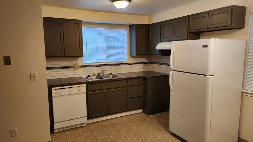 Primary Photo - 1442 Salishan St SE