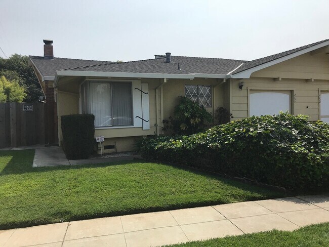 Building Photo - NEWHALL 2724-26